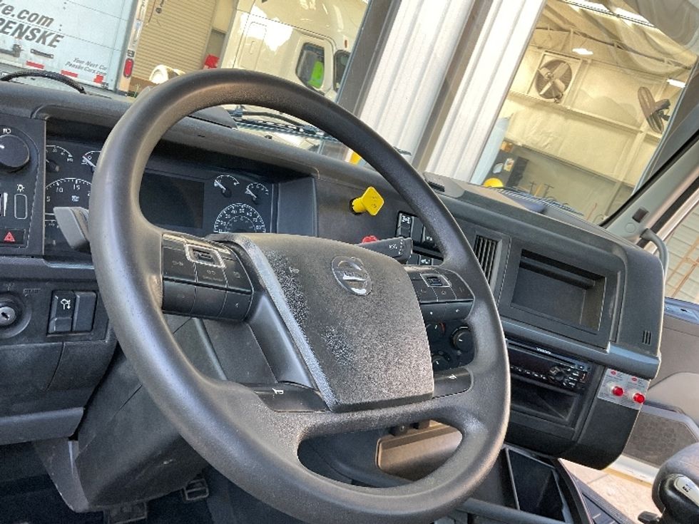 Day Cab Tractor-Heavy Duty Tractors-Volvo-2020-VNL64T300-Albany-GA-237,690\n\t\tmiles-$ 50,750 - Image 11