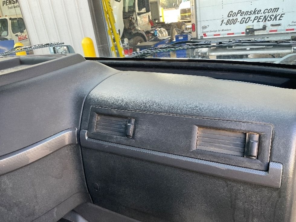 Day Cab Tractor-Heavy Duty Tractors-Volvo-2020-VNL64T300-Albany-GA-237,690\n\t\tmiles-$ 50,750 - Image 13