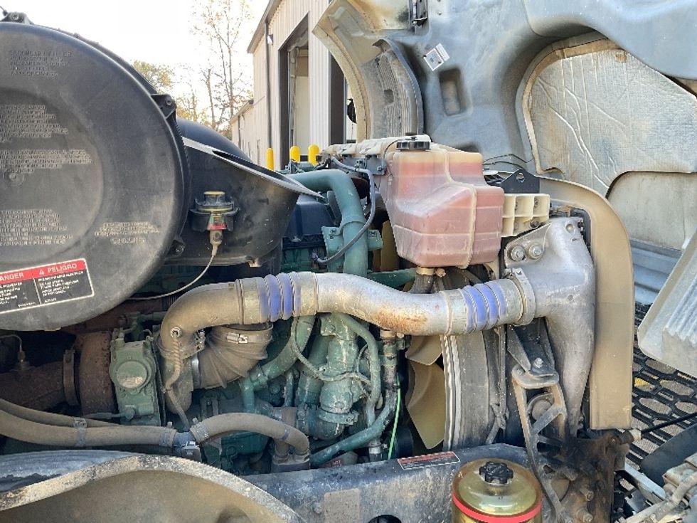 Day Cab Tractor-Heavy Duty Tractors-Volvo-2020-VNL64T300-Albany-GA-237,690\n\t\tmiles-$ 50,750 - Image 15