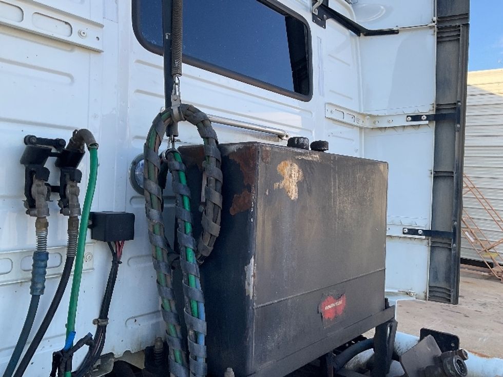 Day Cab Tractor-Heavy Duty Tractors-Volvo-2020-VNL64T300-Albany-GA-237,690\n\t\tmiles-$ 50,750 - Image 17