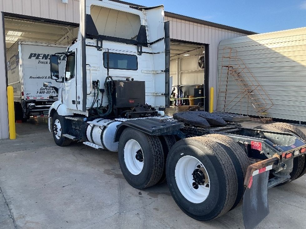 Day Cab Tractor-Heavy Duty Tractors-Volvo-2020-VNL64T300-Albany-GA-237,690\n\t\tmiles-$ 50,750 - Image 5
