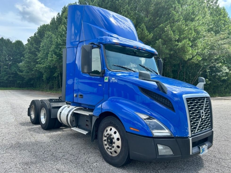Day Cab Tractor-Heavy Duty Tractors-Volvo-2020-VNL64T300-Atlanta (Forest Park)-GA-843,429\n\t\tmiles-$ 26,500 - Image 1