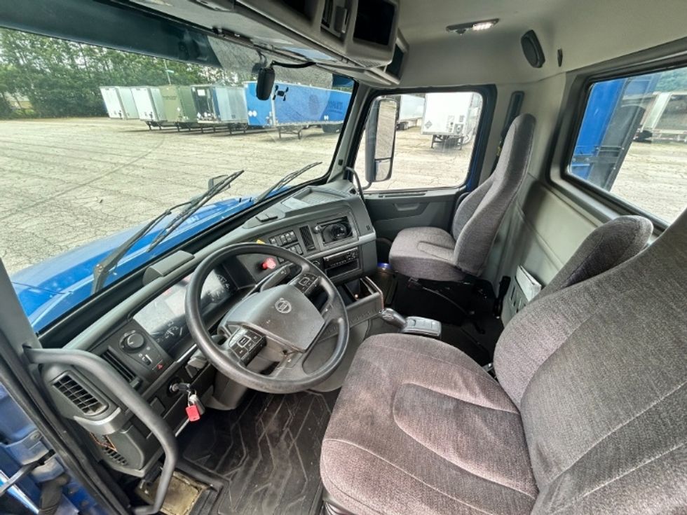 Day Cab Tractor-Heavy Duty Tractors-Volvo-2020-VNL64T300-Atlanta (Forest Park)-GA-843,429\n\t\tmiles-$ 26,500 - Image 10