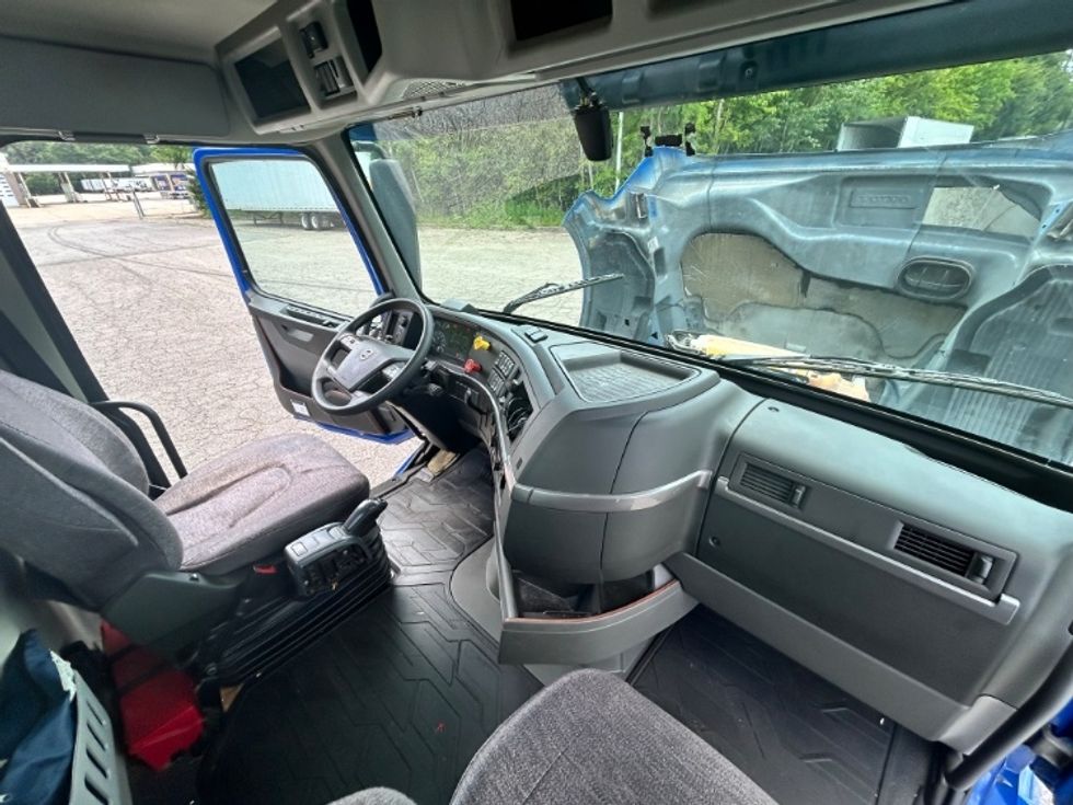 Day Cab Tractor-Heavy Duty Tractors-Volvo-2020-VNL64T300-Atlanta (Forest Park)-GA-843,429\n\t\tmiles-$ 26,500 - Image 14