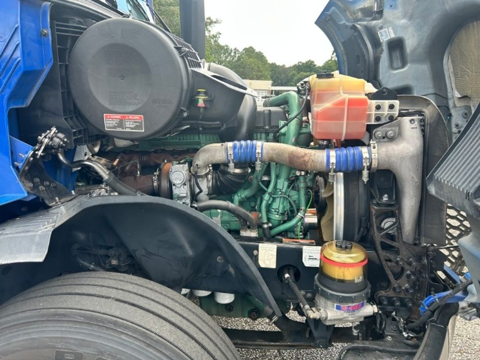 Day Cab Tractor-Heavy Duty Tractors-Volvo-2020-VNL64T300-Atlanta (Forest Park)-GA-843,429\n\t\tmiles-$ 26,500 - Image 15