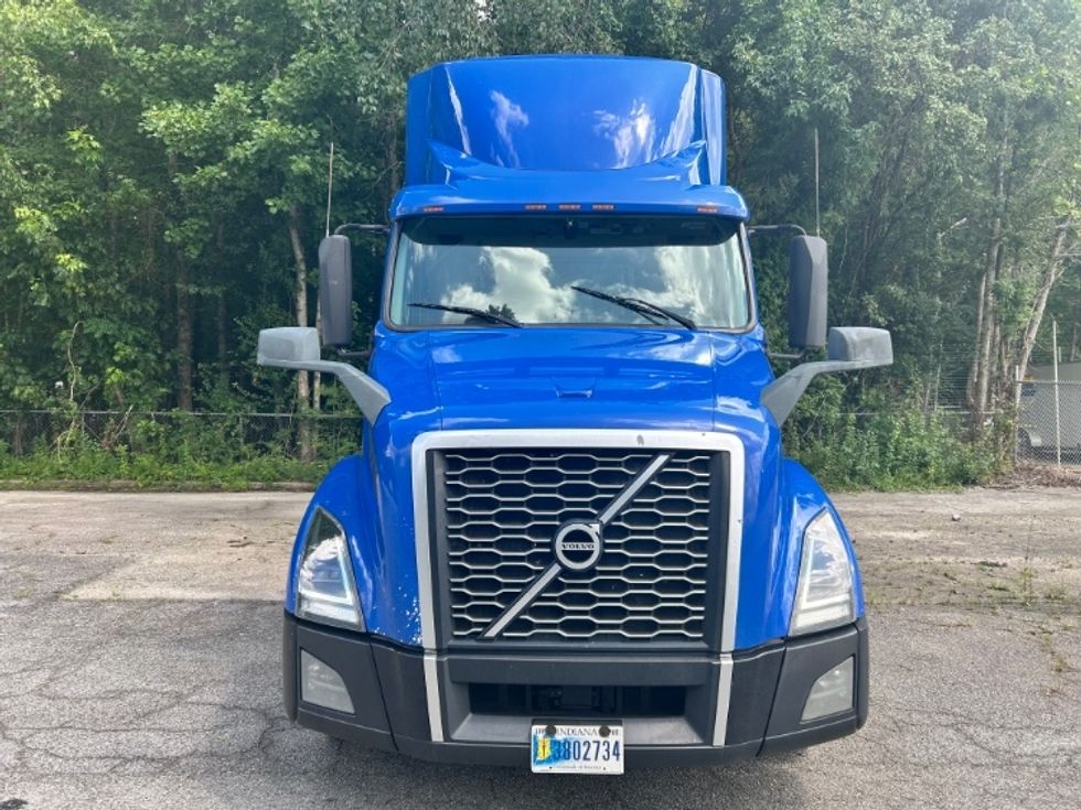 Day Cab Tractor-Heavy Duty Tractors-Volvo-2020-VNL64T300-Atlanta (Forest Park)-GA-843,429\n\t\tmiles-$ 26,500 - Image 2