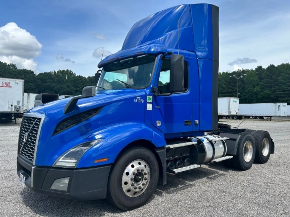 Day Cab Tractor-Heavy Duty Tractors-Volvo-2020-VNL64T300-Atlanta (Forest Park)-GA-843,429\n\t\tmiles-$ 26,500 - Image 3