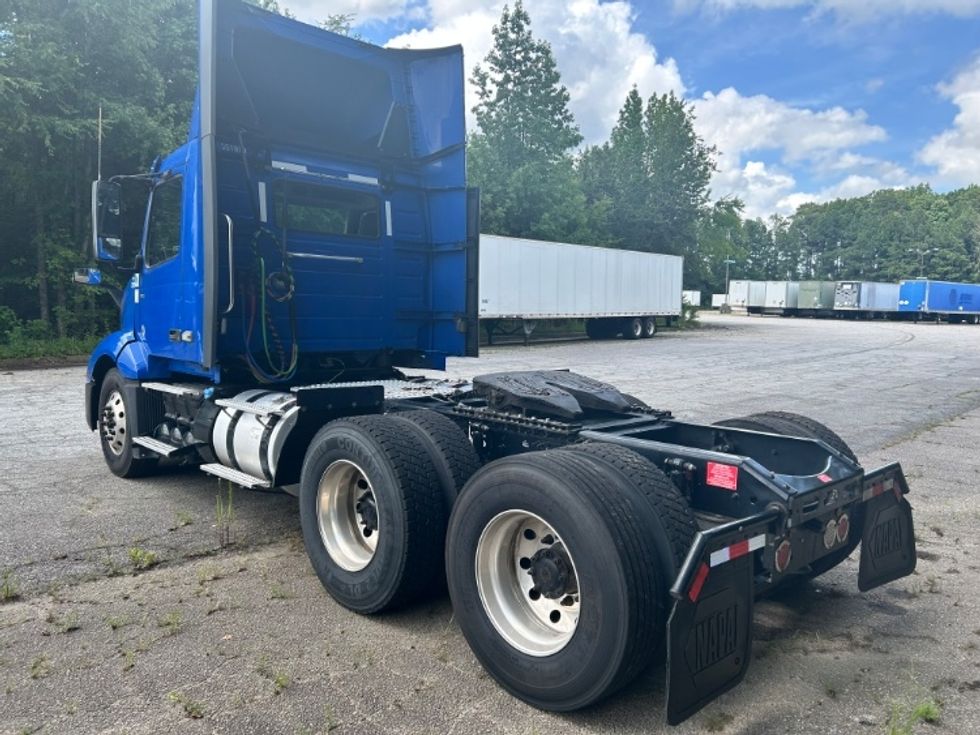 Day Cab Tractor-Heavy Duty Tractors-Volvo-2020-VNL64T300-Atlanta (Forest Park)-GA-843,429\n\t\tmiles-$ 26,500 - Image 5
