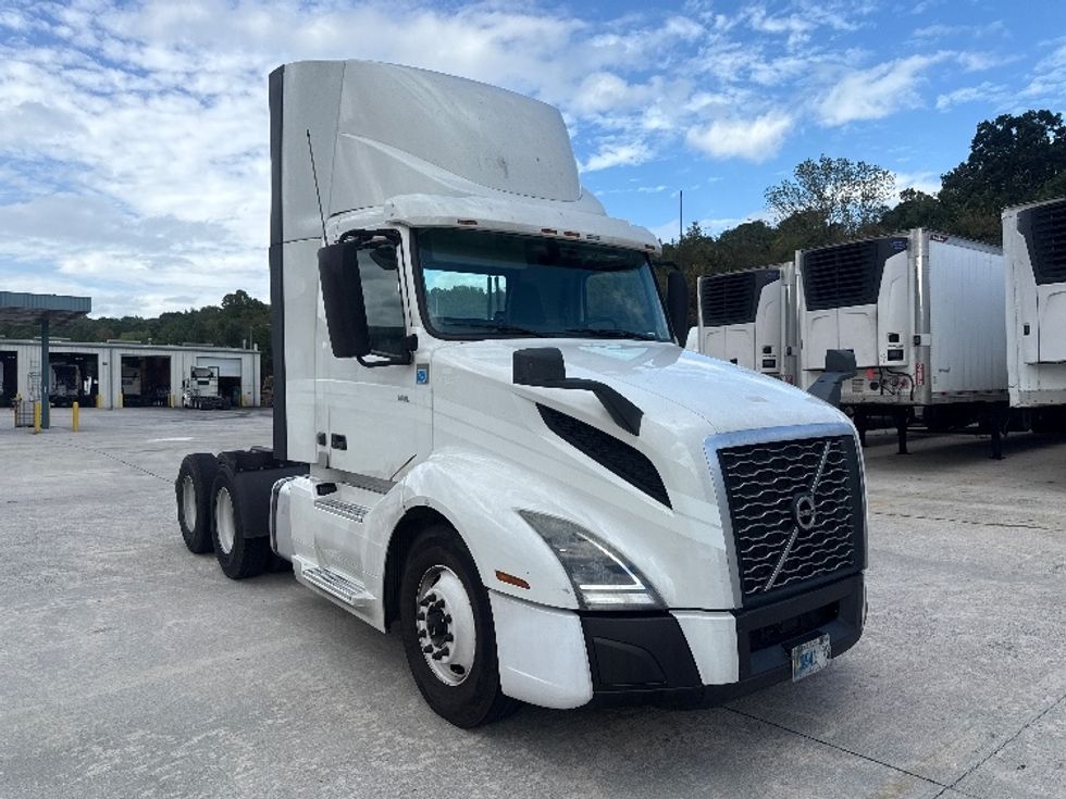 Day Cab Tractor-Heavy Duty Tractors-Volvo-2020-VNL64T300-Bessemer-AL-438,833\n\t\tmiles-$ 46,500 - Image 1