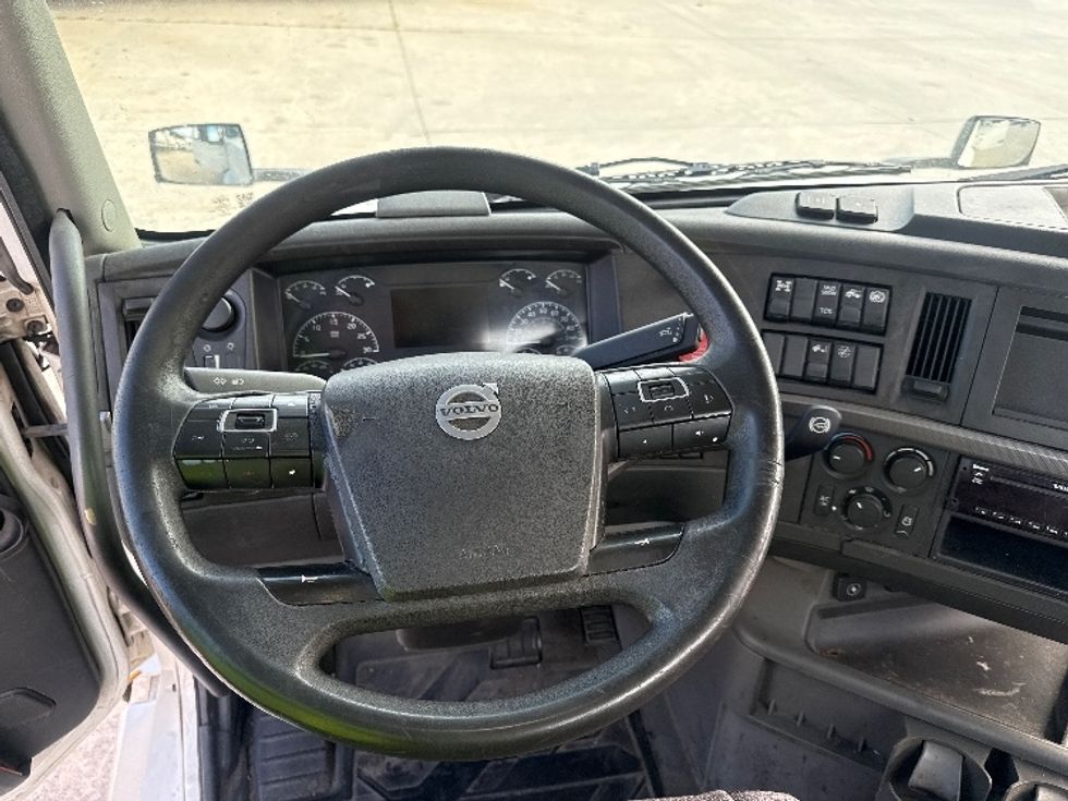 Day Cab Tractor-Heavy Duty Tractors-Volvo-2020-VNL64T300-Bessemer-AL-438,833\n\t\tmiles-$ 46,500 - Image 11