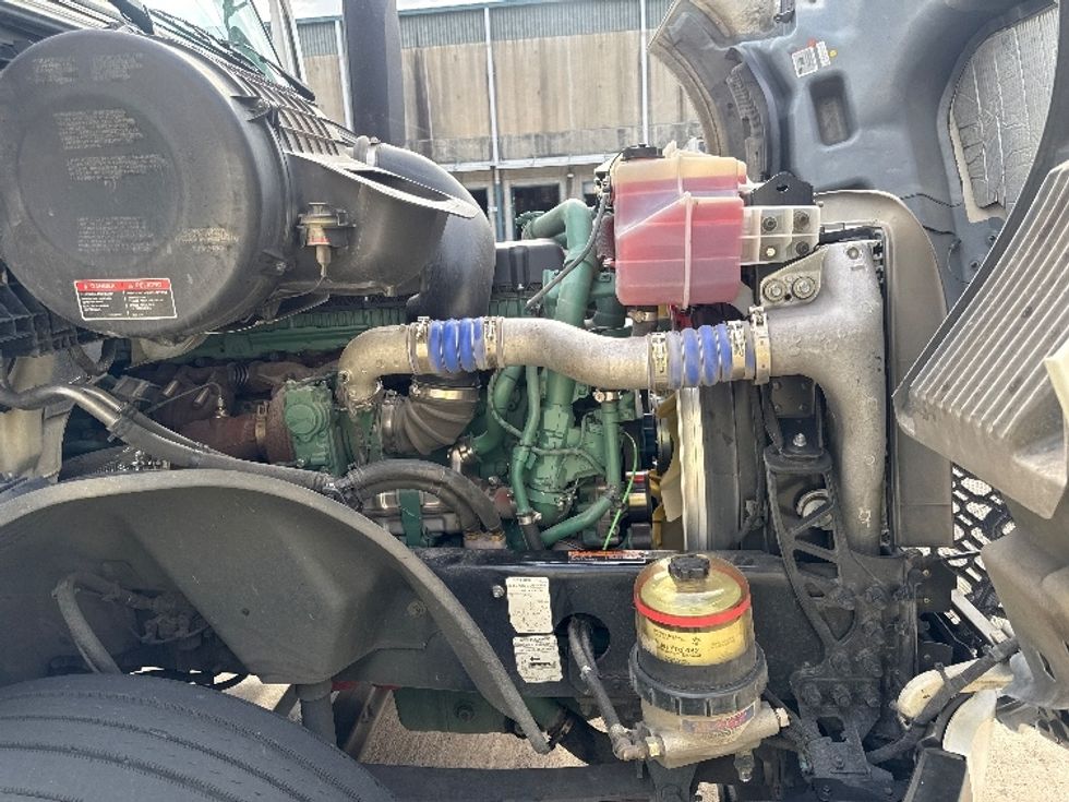 Day Cab Tractor-Heavy Duty Tractors-Volvo-2020-VNL64T300-Bessemer-AL-438,833\n\t\tmiles-$ 46,500 - Image 15