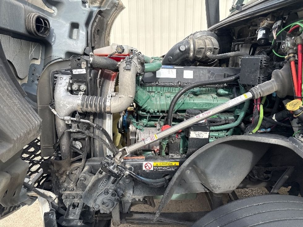 Day Cab Tractor-Heavy Duty Tractors-Volvo-2020-VNL64T300-Bessemer-AL-438,833\n\t\tmiles-$ 46,500 - Image 16