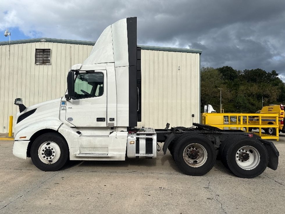 Day Cab Tractor-Heavy Duty Tractors-Volvo-2020-VNL64T300-Bessemer-AL-438,833\n\t\tmiles-$ 46,500 - Image 4