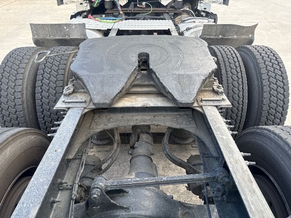 Day Cab Tractor-Heavy Duty Tractors-Volvo-2020-VNL64T300-Bessemer-AL-438,833\n\t\tmiles-$ 46,500 - Image 6