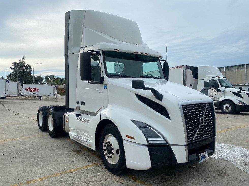 Day Cab Tractor-Heavy Duty Tractors-Volvo-2020-VNL64T300-Bessemer-AL-488,795\n\t\tmiles-$ 42,000 - Image 1