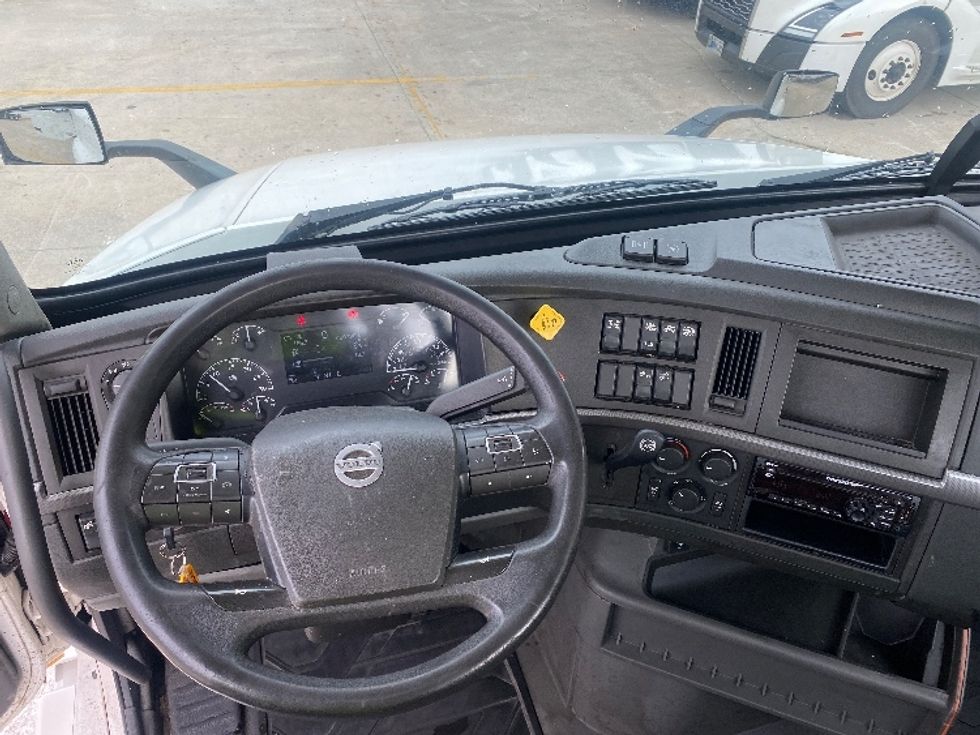 Day Cab Tractor-Heavy Duty Tractors-Volvo-2020-VNL64T300-Bessemer-AL-488,795\n\t\tmiles-$ 42,000 - Image 11