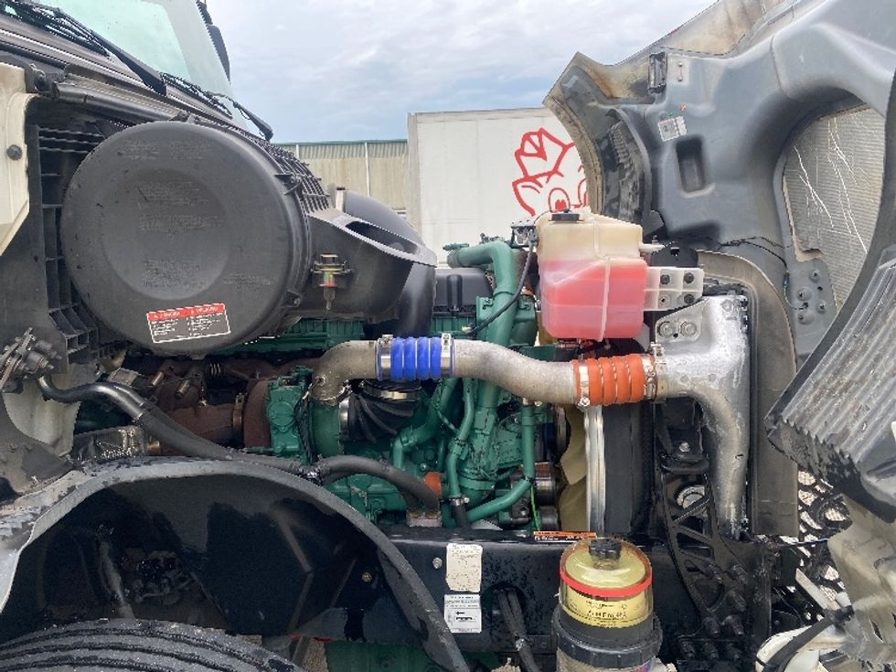 Day Cab Tractor-Heavy Duty Tractors-Volvo-2020-VNL64T300-Bessemer-AL-488,795\n\t\tmiles-$ 42,000 - Image 15