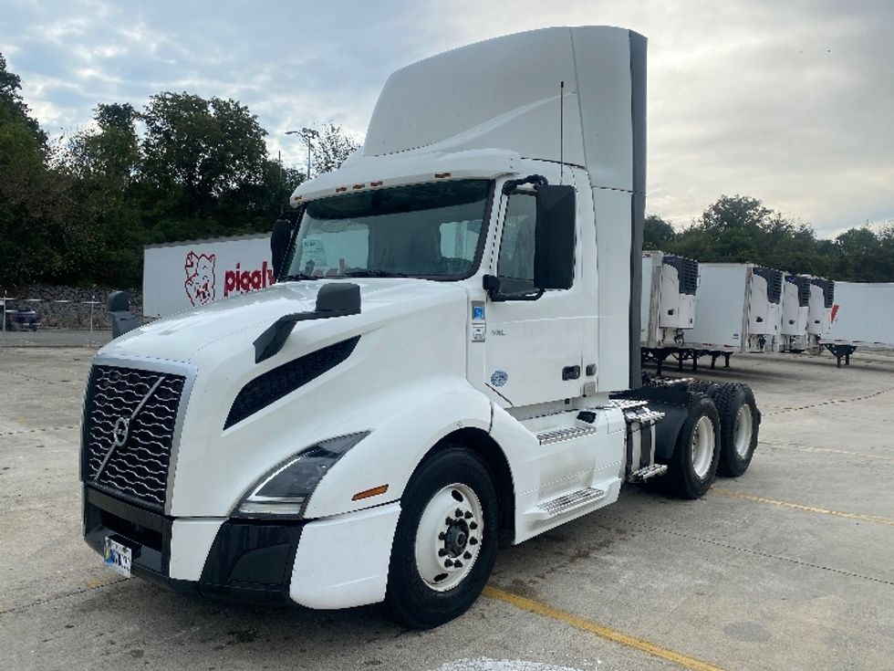 Day Cab Tractor-Heavy Duty Tractors-Volvo-2020-VNL64T300-Bessemer-AL-488,795\n\t\tmiles-$ 42,000 - Image 3