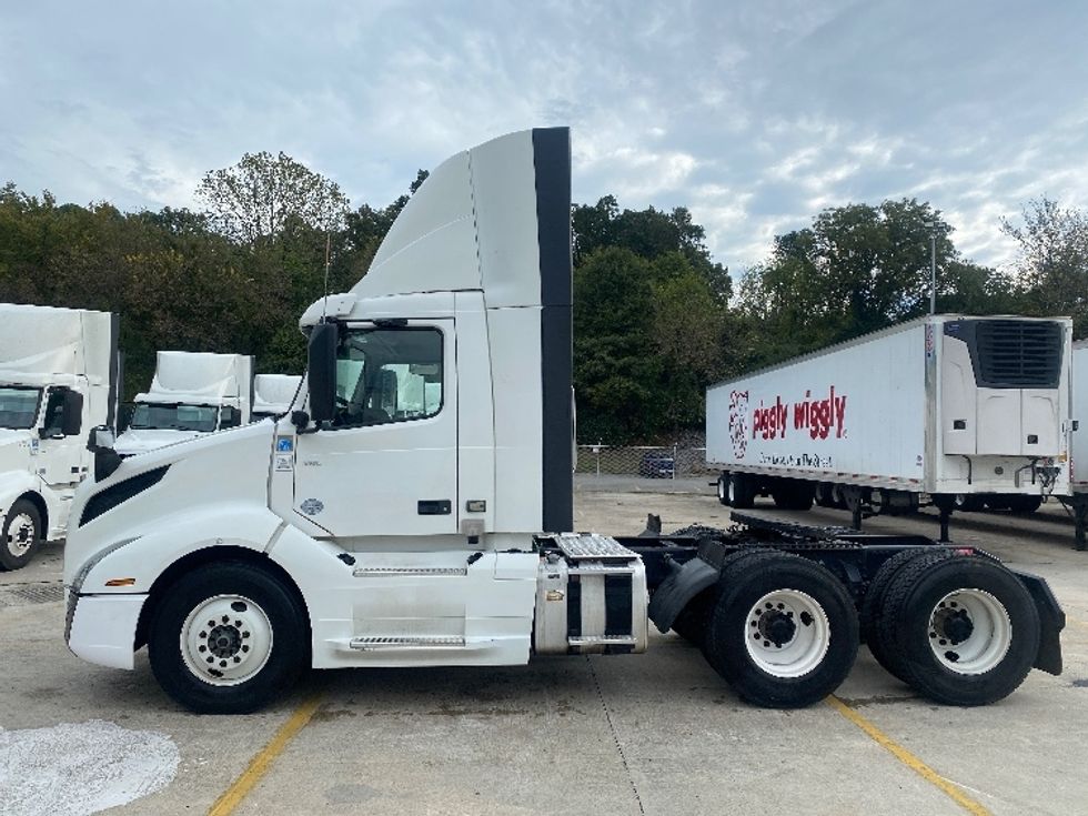 Day Cab Tractor-Heavy Duty Tractors-Volvo-2020-VNL64T300-Bessemer-AL-488,795\n\t\tmiles-$ 42,000 - Image 4