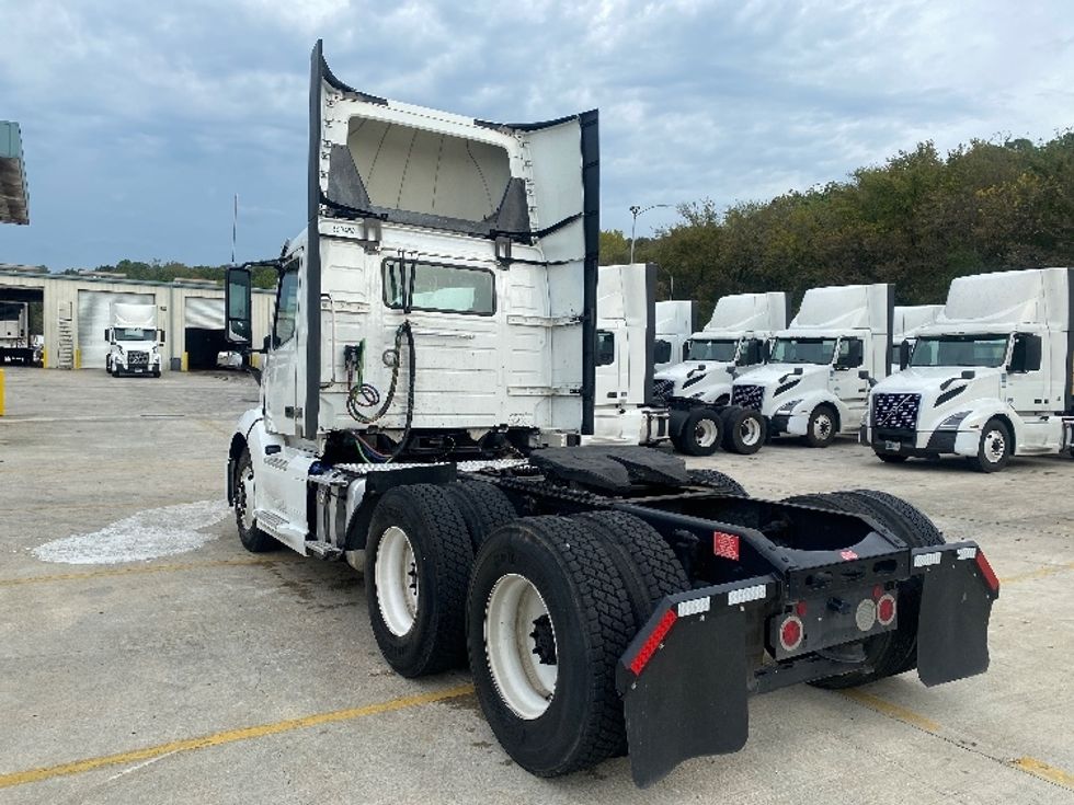 Day Cab Tractor-Heavy Duty Tractors-Volvo-2020-VNL64T300-Bessemer-AL-488,795\n\t\tmiles-$ 42,000 - Image 5