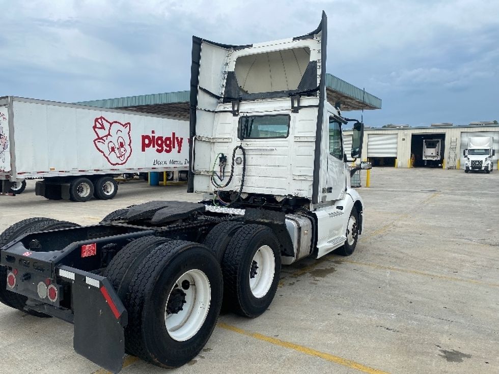 Day Cab Tractor-Heavy Duty Tractors-Volvo-2020-VNL64T300-Bessemer-AL-488,795\n\t\tmiles-$ 42,000 - Image 7