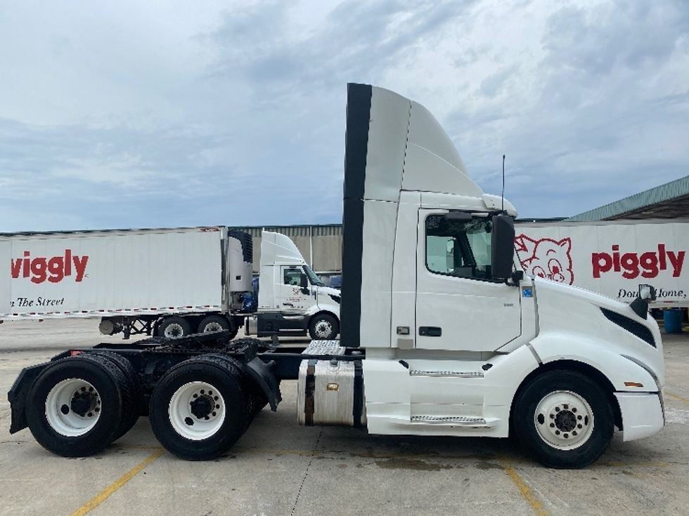 Day Cab Tractor-Heavy Duty Tractors-Volvo-2020-VNL64T300-Bessemer-AL-488,795\n\t\tmiles-$ 42,000 - Image 8