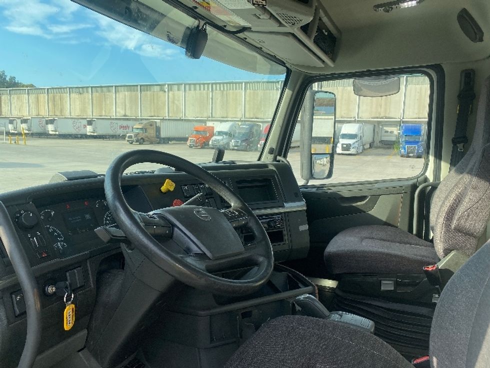 Day Cab Tractor-Heavy Duty Tractors-Volvo-2020-VNL64T300-Bessemer-AL-505,754\n\t\tmiles-$ 40,500 - Image 10