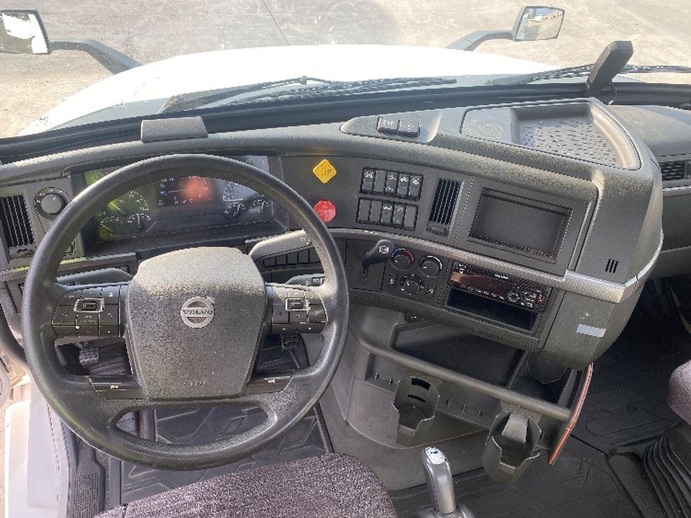 Day Cab Tractor-Heavy Duty Tractors-Volvo-2020-VNL64T300-Bessemer-AL-505,754\n\t\tmiles-$ 40,500 - Image 11