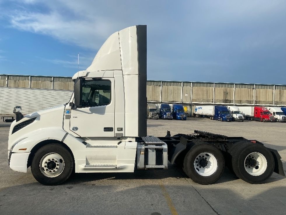 Day Cab Tractor-Heavy Duty Tractors-Volvo-2020-VNL64T300-Bessemer-AL-505,754\n\t\tmiles-$ 40,500 - Image 4
