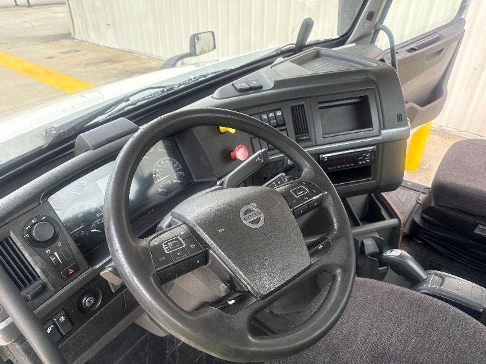 Day Cab Tractor-Heavy Duty Tractors-Volvo-2020-VNL64T300-Bessemer-AL-529,891\n\t\tmiles-$ 38,250 - Image 10