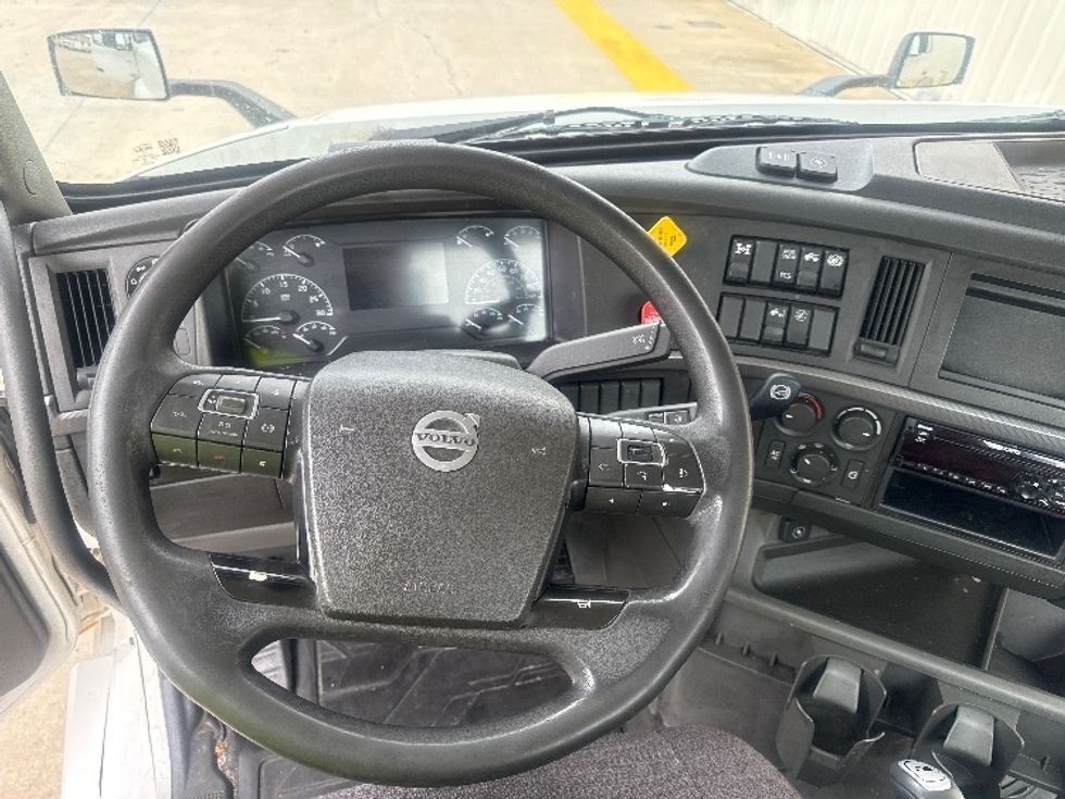 Day Cab Tractor-Heavy Duty Tractors-Volvo-2020-VNL64T300-Bessemer-AL-529,891\n\t\tmiles-$ 38,250 - Image 11
