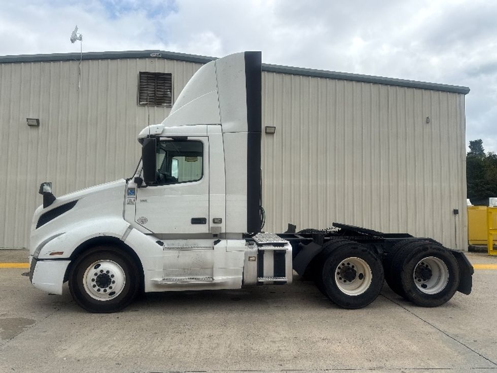 Day Cab Tractor-Heavy Duty Tractors-Volvo-2020-VNL64T300-Bessemer-AL-529,891\n\t\tmiles-$ 38,250 - Image 4