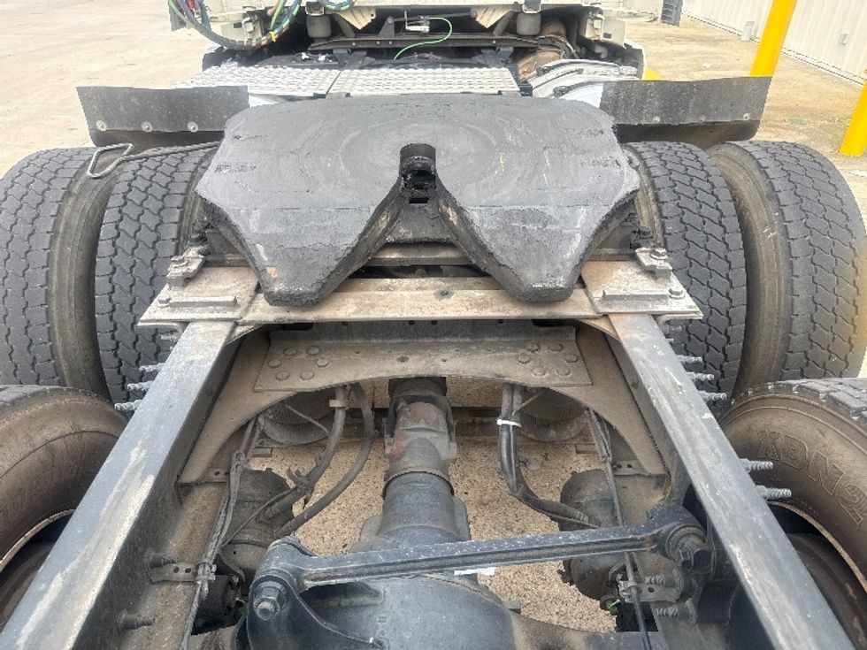 Day Cab Tractor-Heavy Duty Tractors-Volvo-2020-VNL64T300-Bessemer-AL-529,891\n\t\tmiles-$ 38,250 - Image 6