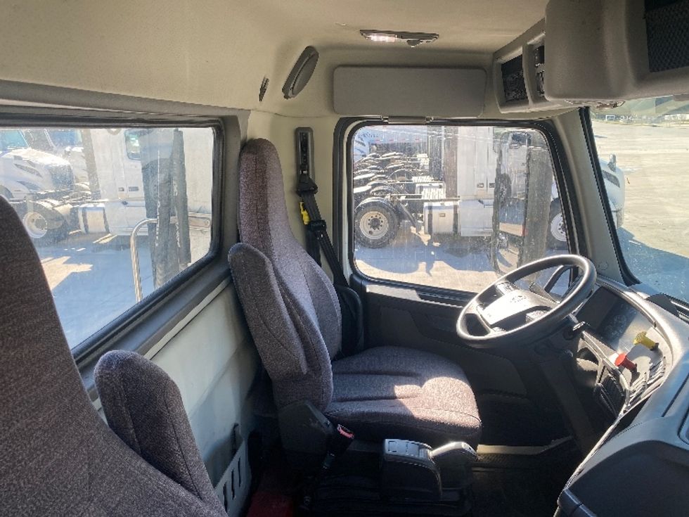 Day Cab Tractor-Heavy Duty Tractors-Volvo-2020-VNL64T300-Bessemer-AL-556,805\n\t\tmiles-$ 35,750 - Image 14