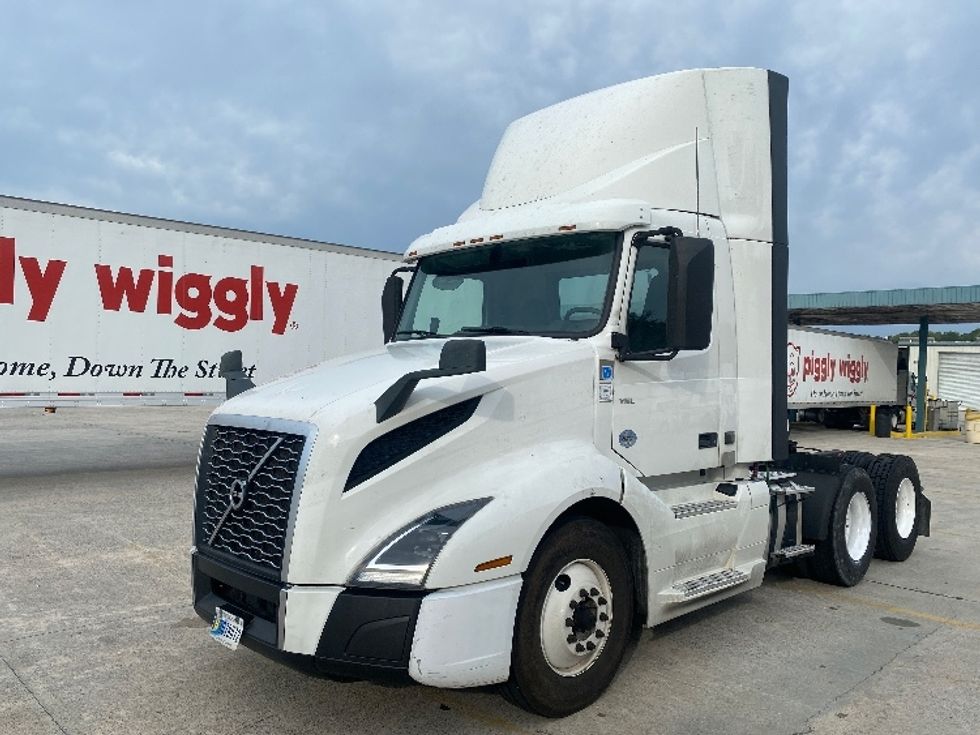 Day Cab Tractor-Heavy Duty Tractors-Volvo-2020-VNL64T300-Bessemer-AL-587,648\n\t\tmiles-$ 33,000 - Image 3