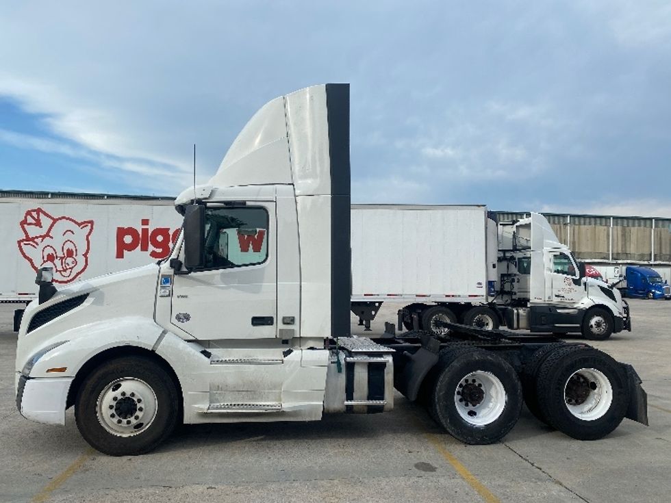 Day Cab Tractor-Heavy Duty Tractors-Volvo-2020-VNL64T300-Bessemer-AL-587,648\n\t\tmiles-$ 33,000 - Image 4