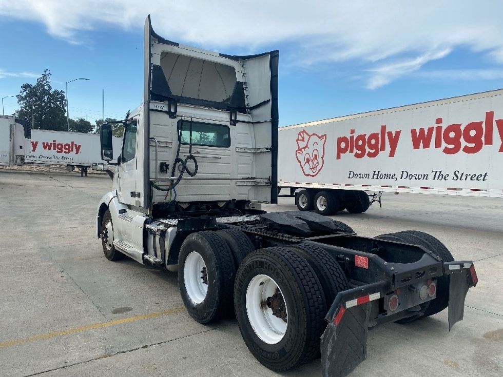 Day Cab Tractor-Heavy Duty Tractors-Volvo-2020-VNL64T300-Bessemer-AL-587,648\n\t\tmiles-$ 33,000 - Image 5