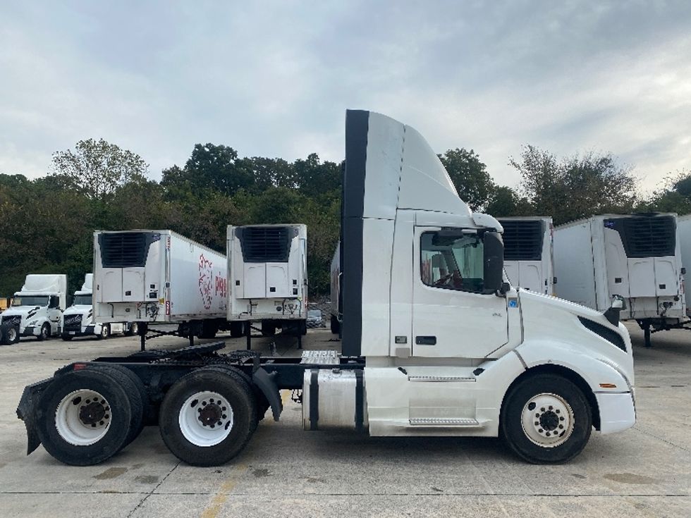 Day Cab Tractor-Heavy Duty Tractors-Volvo-2020-VNL64T300-Bessemer-AL-587,648\n\t\tmiles-$ 33,000 - Image 8