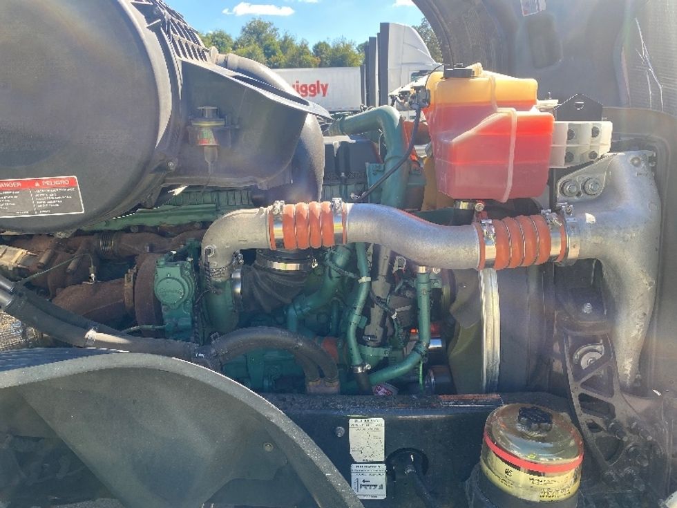 Day Cab Tractor-Heavy Duty Tractors-Volvo-2020-VNL64T300-Bessemer-AL-605,848\n\t\tmiles-$ 31,500 - Image 15