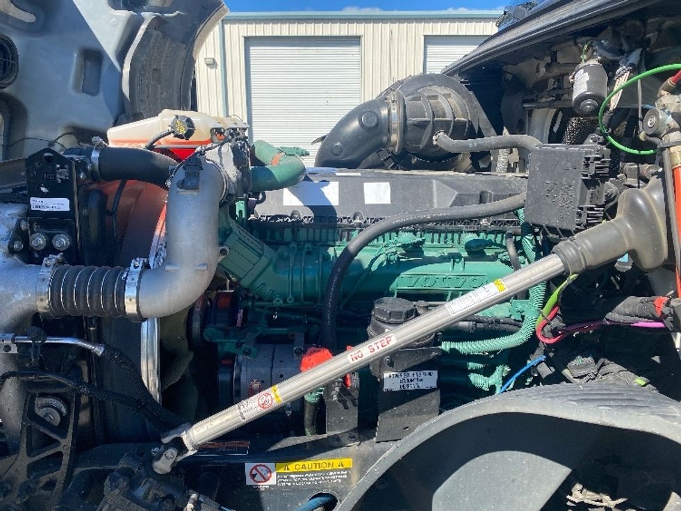 Day Cab Tractor-Heavy Duty Tractors-Volvo-2020-VNL64T300-Bessemer-AL-605,848\n\t\tmiles-$ 31,500 - Image 16