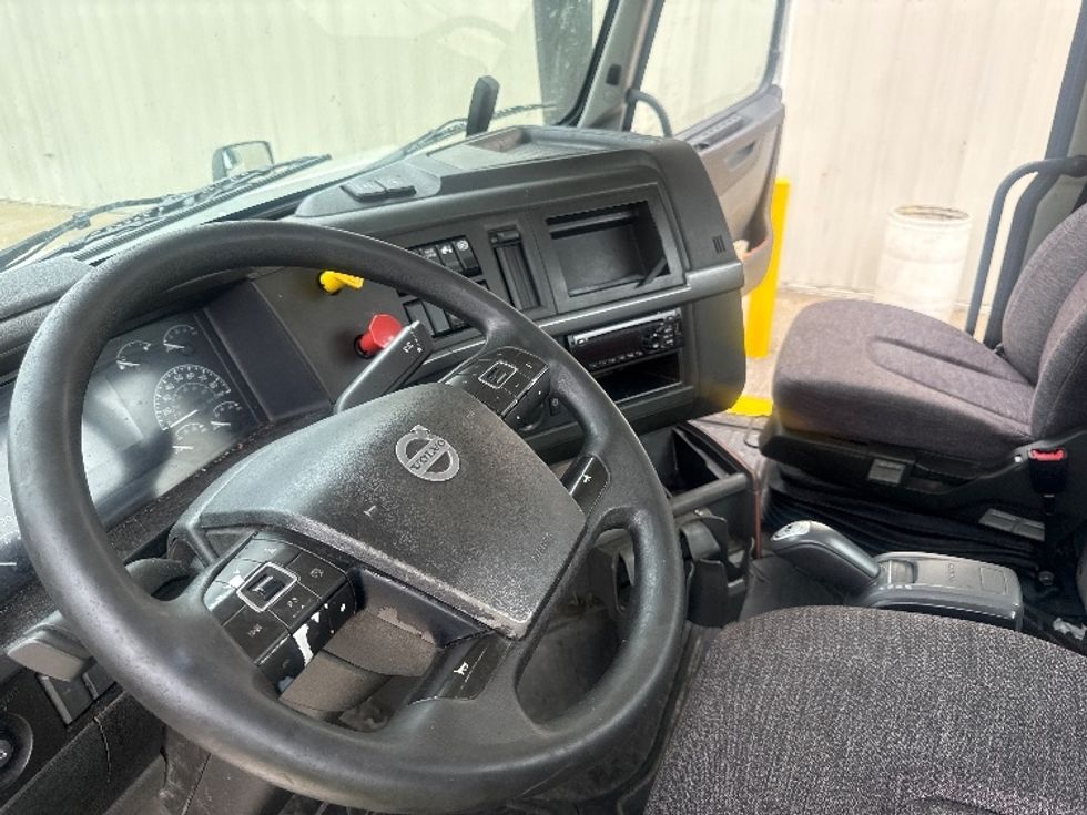 Day Cab Tractor-Heavy Duty Tractors-Volvo-2020-VNL64T300-Bessemer-AL-619,923\n\t\tmiles-$ 30,250 - Image 10