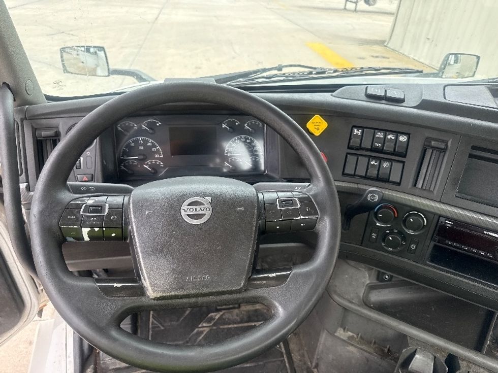 Day Cab Tractor-Heavy Duty Tractors-Volvo-2020-VNL64T300-Bessemer-AL-619,923\n\t\tmiles-$ 30,250 - Image 11