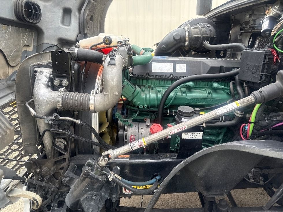 Day Cab Tractor-Heavy Duty Tractors-Volvo-2020-VNL64T300-Bessemer-AL-619,923\n\t\tmiles-$ 30,250 - Image 16