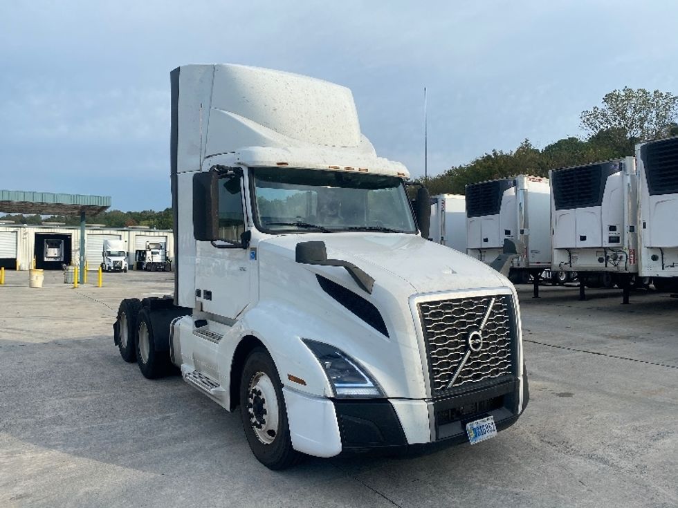 Day Cab Tractor-Heavy Duty Tractors-Volvo-2020-VNL64T300-Bessemer-AL-620,306\n\t\tmiles-$ 30,000 - Image 1