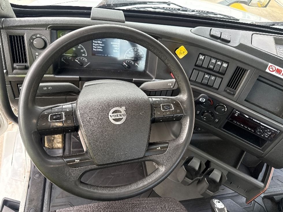 Day Cab Tractor-Heavy Duty Tractors-Volvo-2020-VNL64T300-Bessemer-AL-620,306\n\t\tmiles-$ 30,000 - Image 11