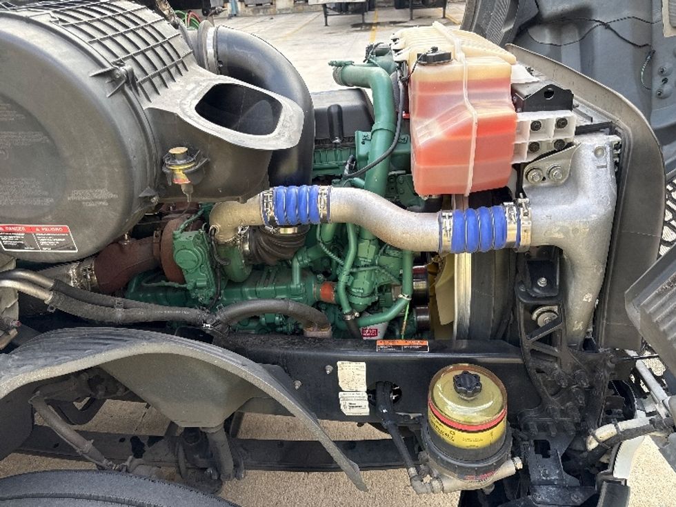 Day Cab Tractor-Heavy Duty Tractors-Volvo-2020-VNL64T300-Bessemer-AL-620,306\n\t\tmiles-$ 30,000 - Image 15