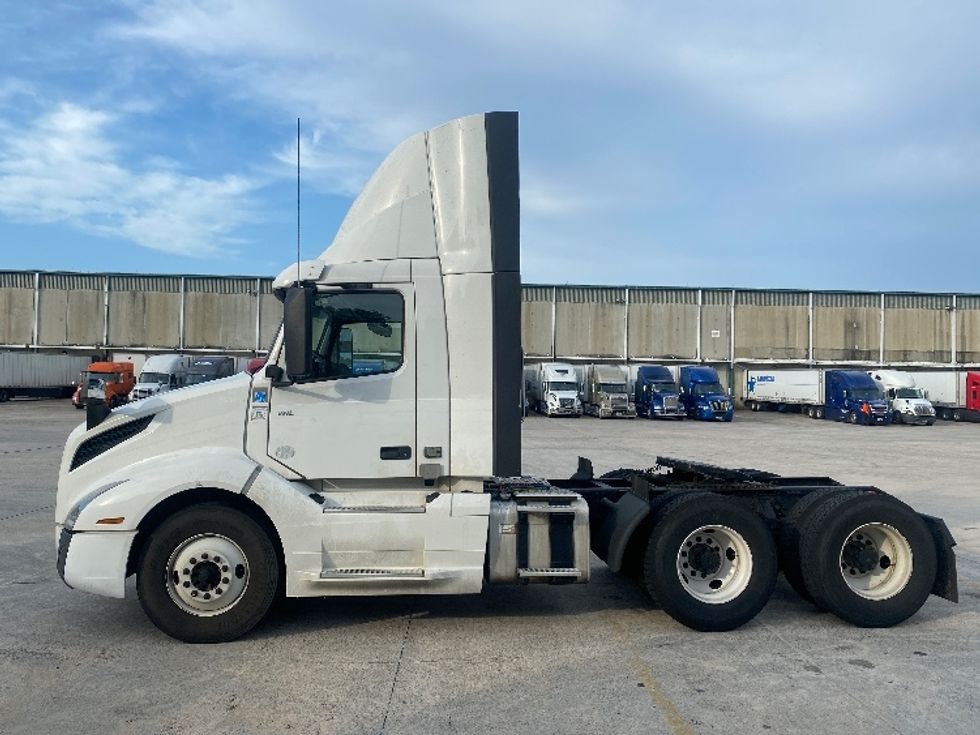 Day Cab Tractor-Heavy Duty Tractors-Volvo-2020-VNL64T300-Bessemer-AL-620,306\n\t\tmiles-$ 30,000 - Image 4