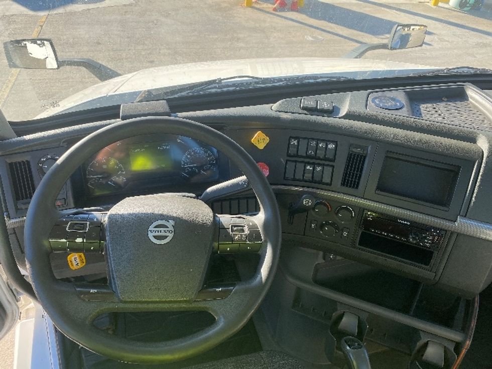 Day Cab Tractor-Heavy Duty Tractors-Volvo-2020-VNL64T300-Bessemer-AL-623,330\n\t\tmiles-$ 29,750 - Image 11