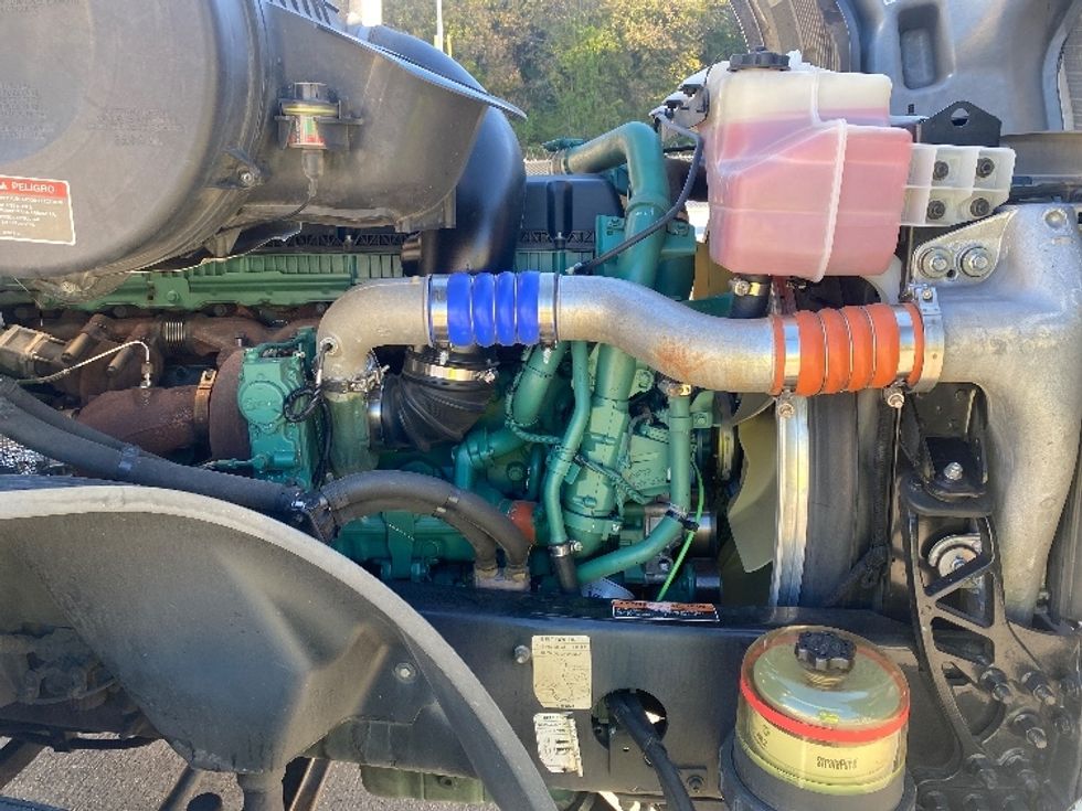 Day Cab Tractor-Heavy Duty Tractors-Volvo-2020-VNL64T300-Bessemer-AL-623,330\n\t\tmiles-$ 29,750 - Image 15