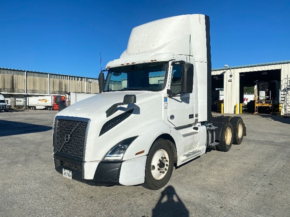 Day Cab Tractor-Heavy Duty Tractors-Volvo-2020-VNL64T300-Bessemer-AL-623,330\n\t\tmiles-$ 29,750 - Image 3